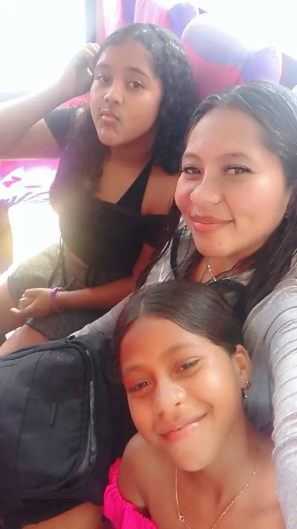 Andrea, Adriana, Aranza Navarro