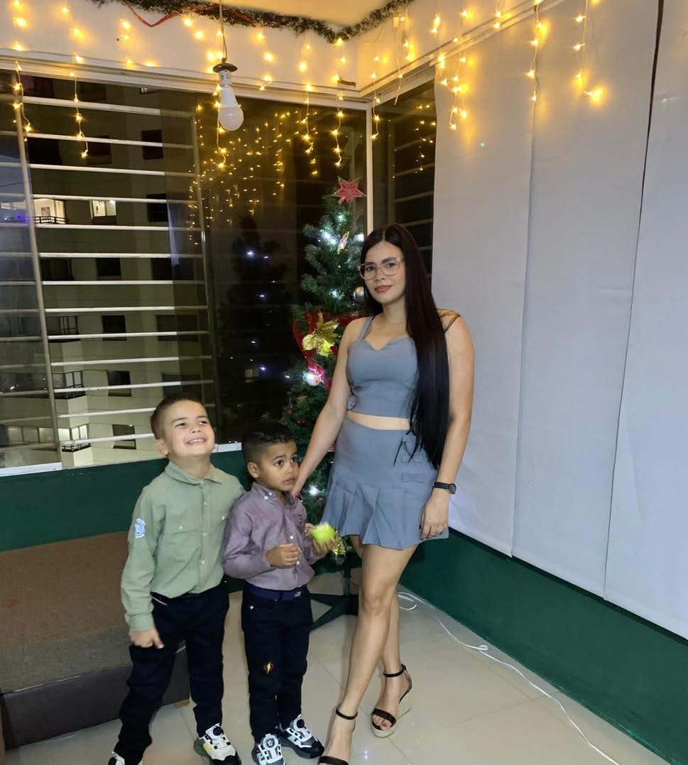 Estefanía, Oliver Damián, fabricio Damián Lara aceituno