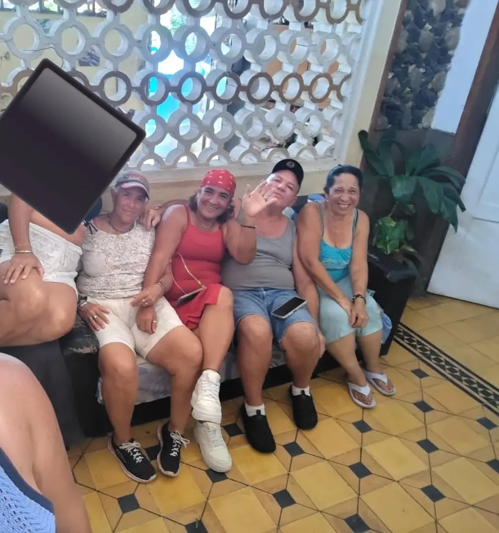 Nidia Izaguirre, Silvia Brito, José Luis Brito y Adriana Izaguirre Britos