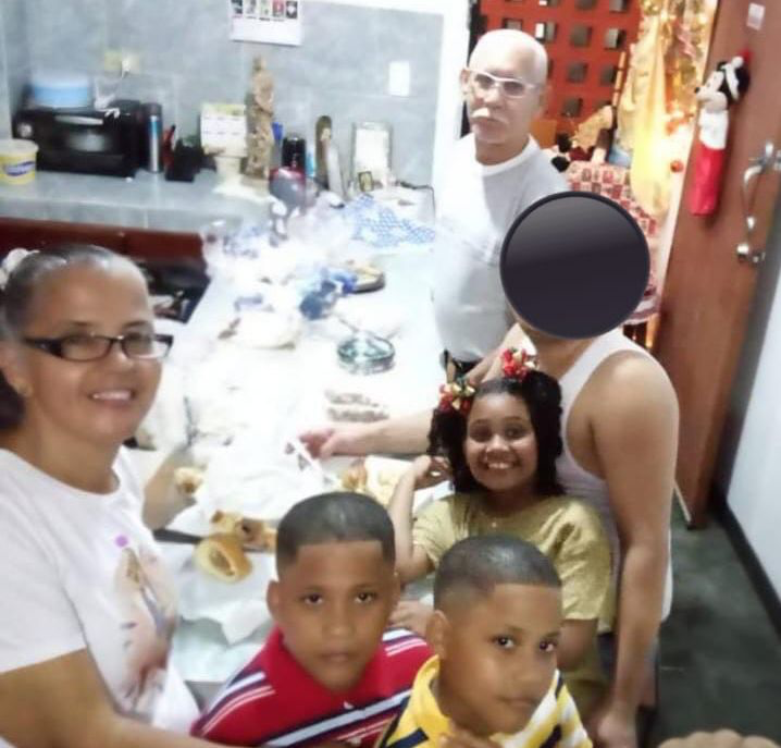 MANUEL LEON, SU ESPOSA LUISA y LOS NIÑOS