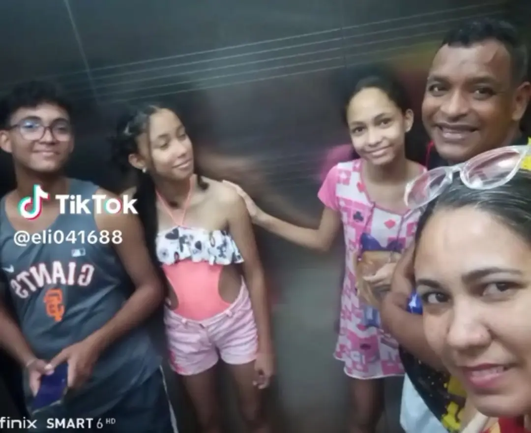Isabella, Valery, ney, zuleidy y Abimael Anton González y Martínez