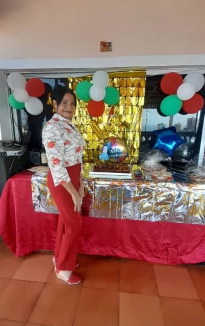 Maria Antonieta Mejías de Sánchez e Hijas y esposo