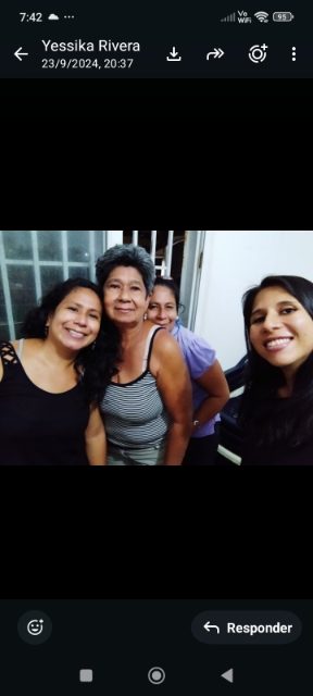 la dela izquierda es yesika Eliana rivera Véliz Allí sigue Feliza Allí sigue María Isabel rivera Véliz Allí sigue Sasha rivera Véliz
