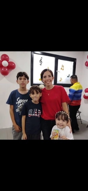 Grecia Molina y familia