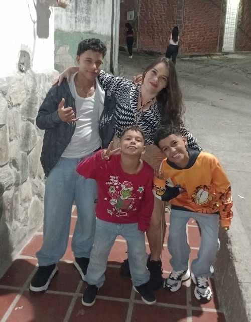 Jhoselyn Zambrano y sus hijos Viloria Zambrano