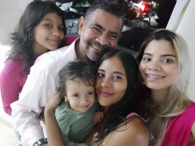 Naury espinoza