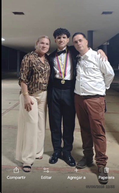 Esta es mi familia Jhonny y su hijo y eaposa