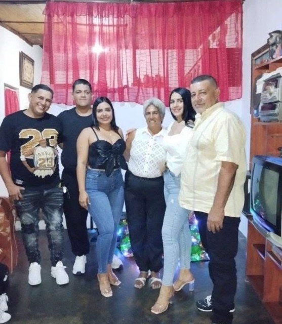 Familia completa Dailin Gonzalez, Yolinda Mendez, Freddy Gonzalez,
