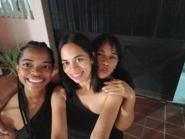 Yalisney Quijada y sus hijas