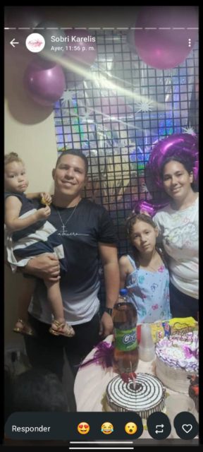 Yhonaiker león sus hijos y esposa