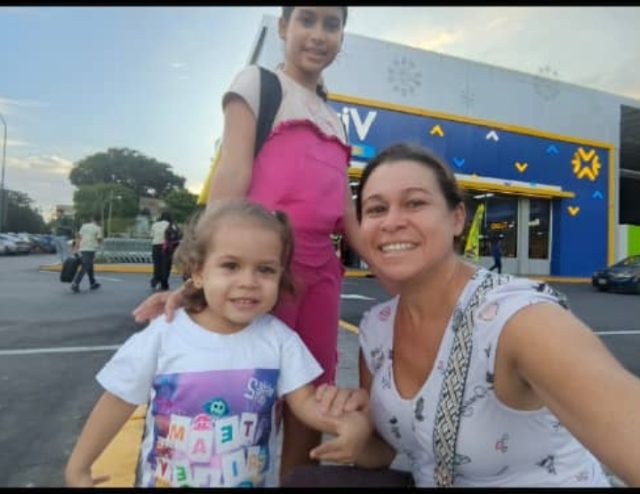 Maria José dalberti y sus dos niñas
