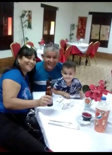 Natalia Lopez, Luis Otero y Luciano Otero