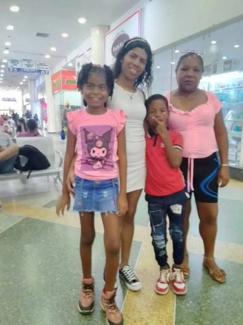 Mercedes Hurtado hija y nietos