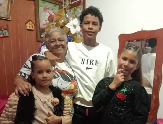 Maricela Morón y nietos