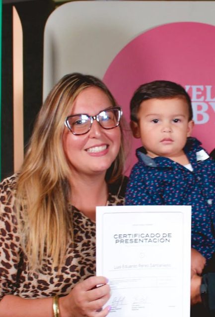 Ericka Santaniello, hijo y padres