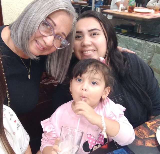Lisbeth López 66 años y Angelina Veiga Suárez 3 años