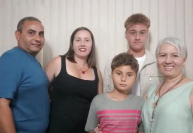 Ismel Brito, su hijo Ricardo y su mamá