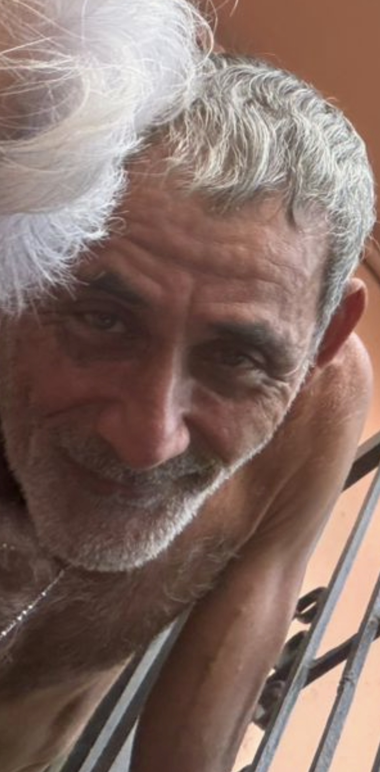 Jorge Jugando