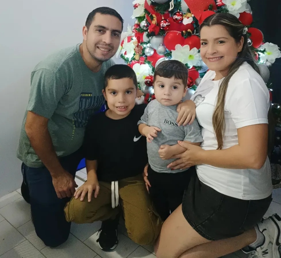 Dayana López, Wilfred Vásquez, Dylan y Diego Torrelles